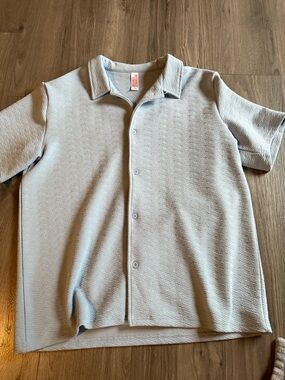 Fleece Factory Casual Short-Sleeve Button Down Shirt - Light blue size large